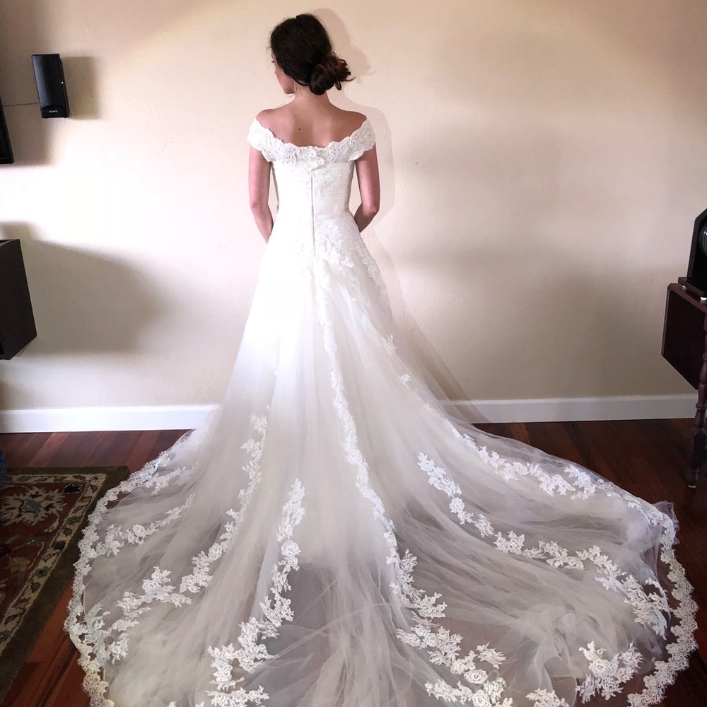 Pronovias- San Patrick Wedding Gown. Size 4